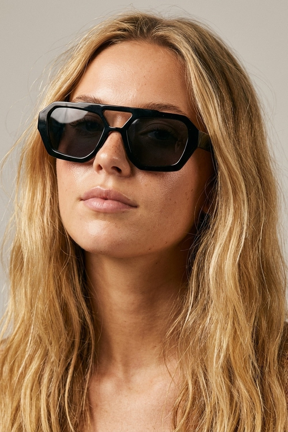 Óculos de Sol de Moda com Armação Geométrica Preta para Mulheres