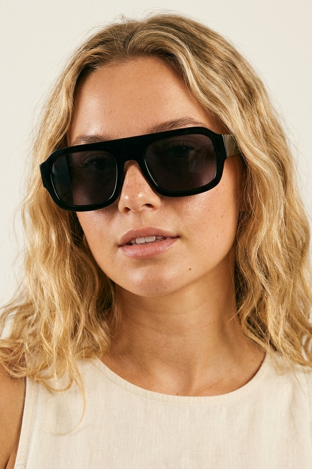 Óculos de Sol Retangulares Oversized Pretos com Lentes Escuras