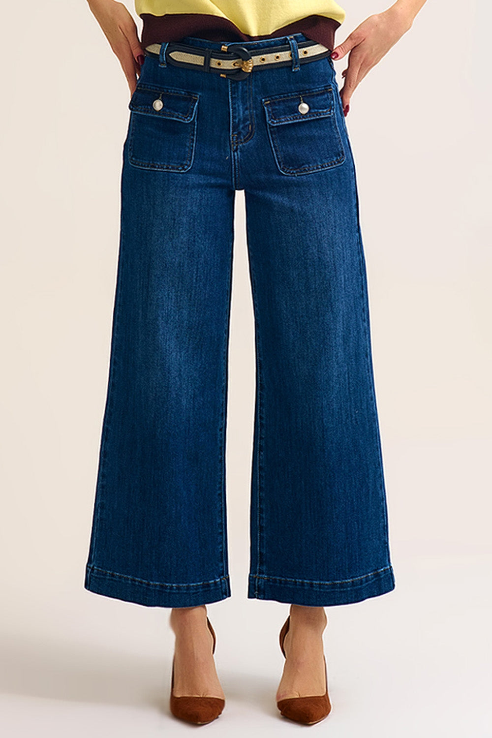 Jeans de Ganga Azul de Lavagem Escura com Detalhe de Botão