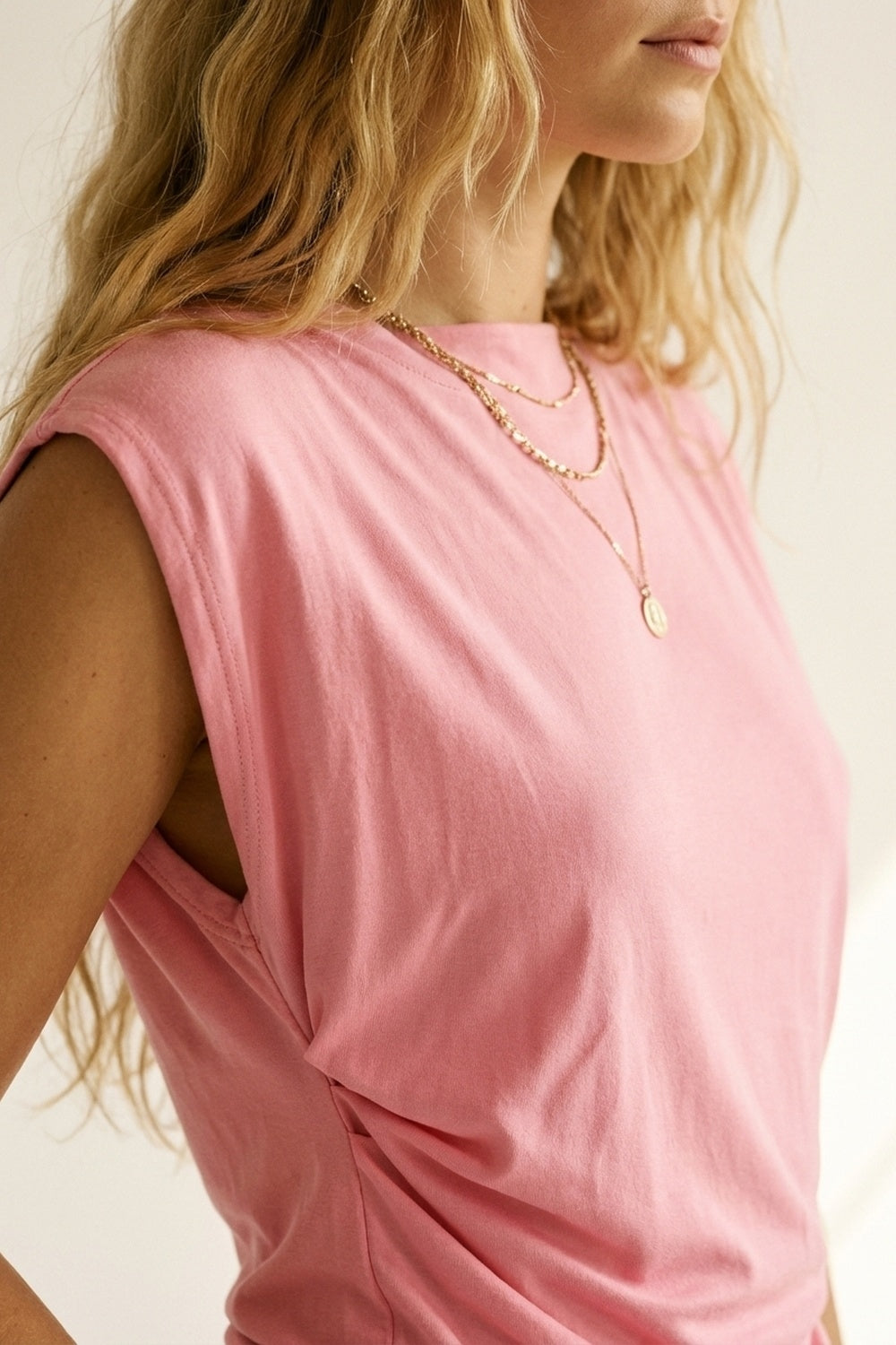 Top assimétrico sem mangas drapeado cor-de-rosa para mulher