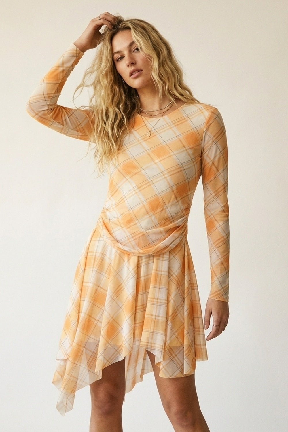 Vestido Assimétrico de Manga Longa em Tecido de Malha Xadrez Laranja