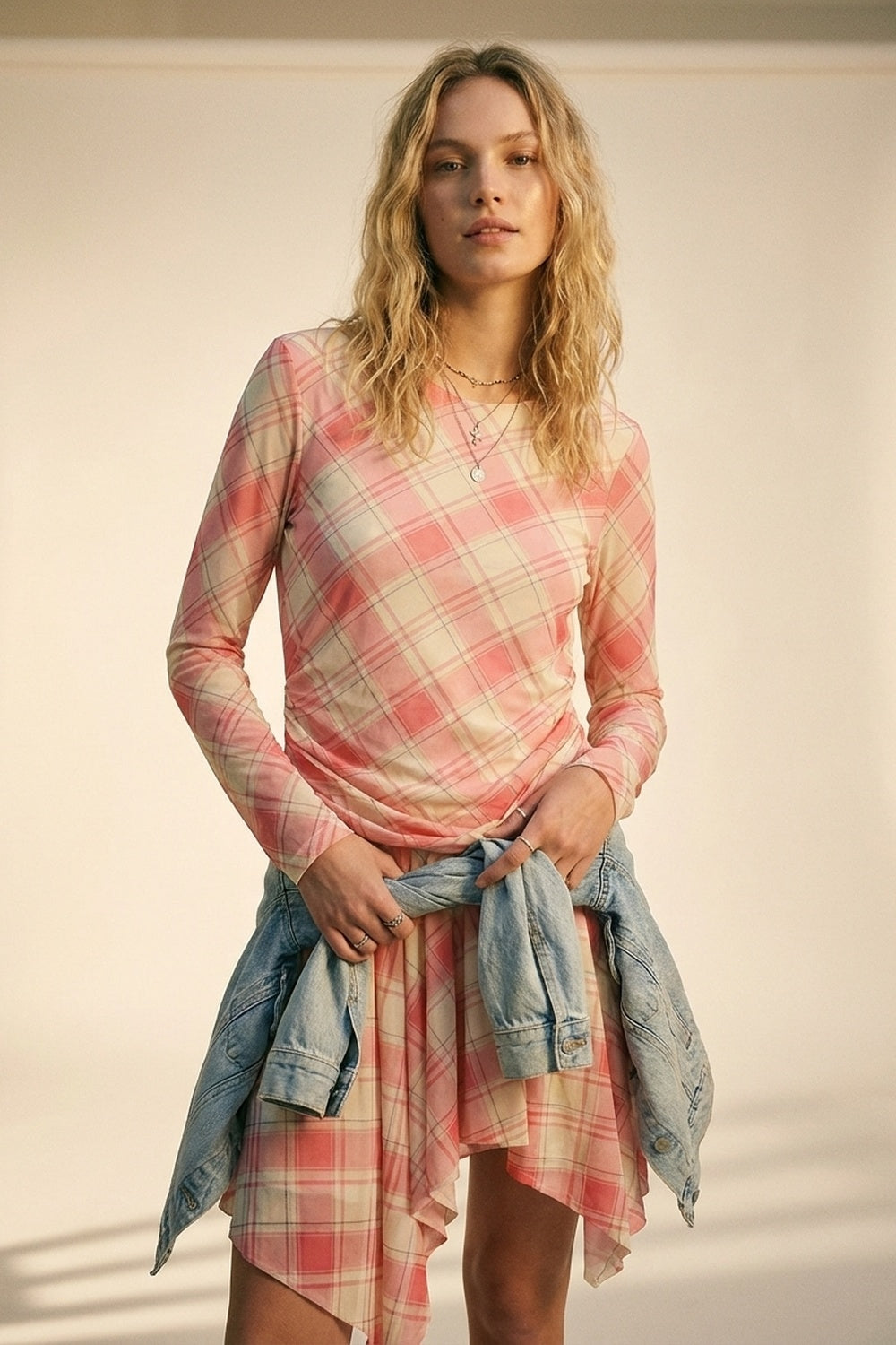 Vestido Assimétrico de Manga Longa com Tecido de Malha Xadrez em rosa