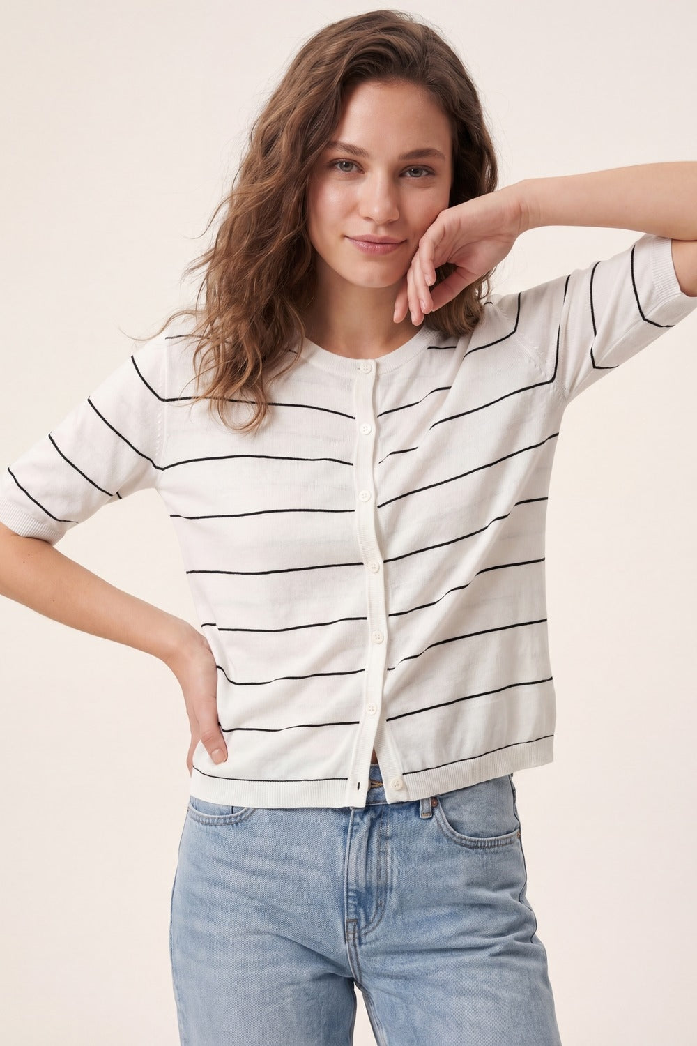 Cardigan de Malha Branca com Listras e Botões na Frente de Manga Curta