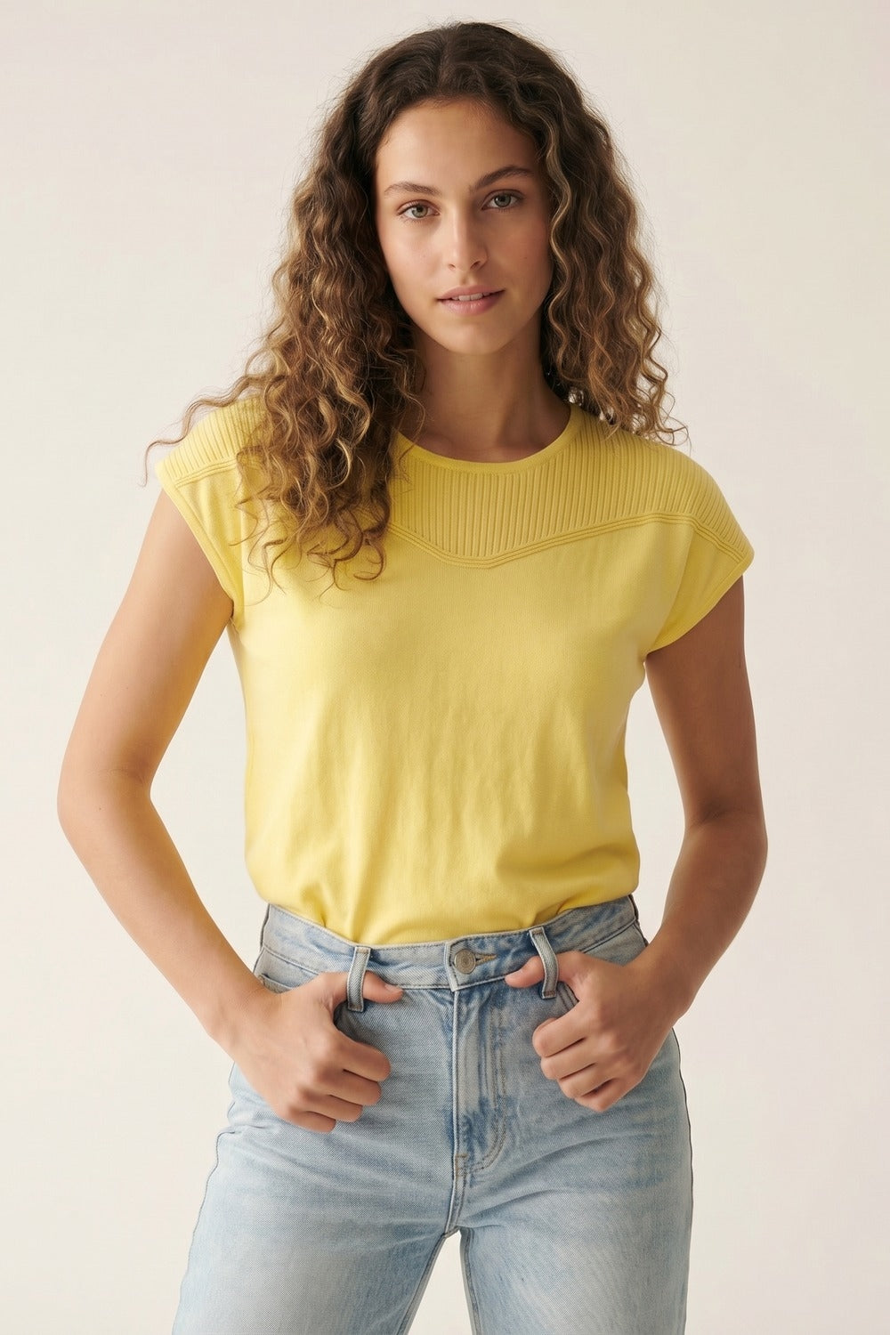 Suéter de Malha Amarelo de Manga Curta com Detalhe Canelado