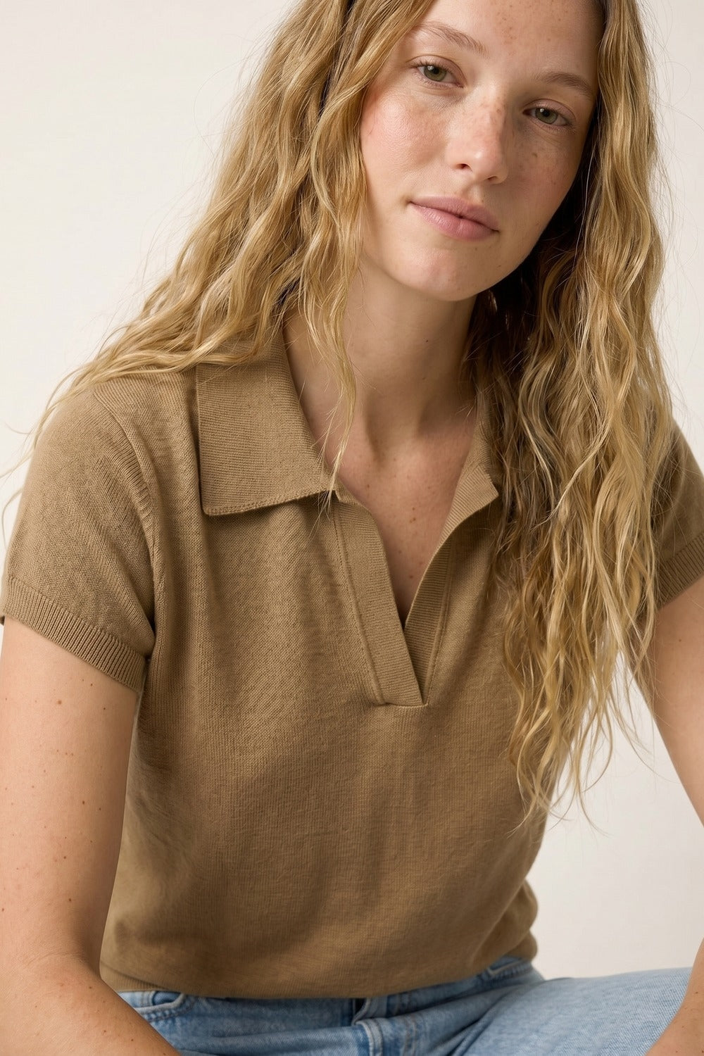 Camiseta Polo de Malha Fina em Camelo com Mangas Curtas