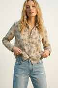 Camisa Bege com Estampa Floral e Detalhe de Crochê