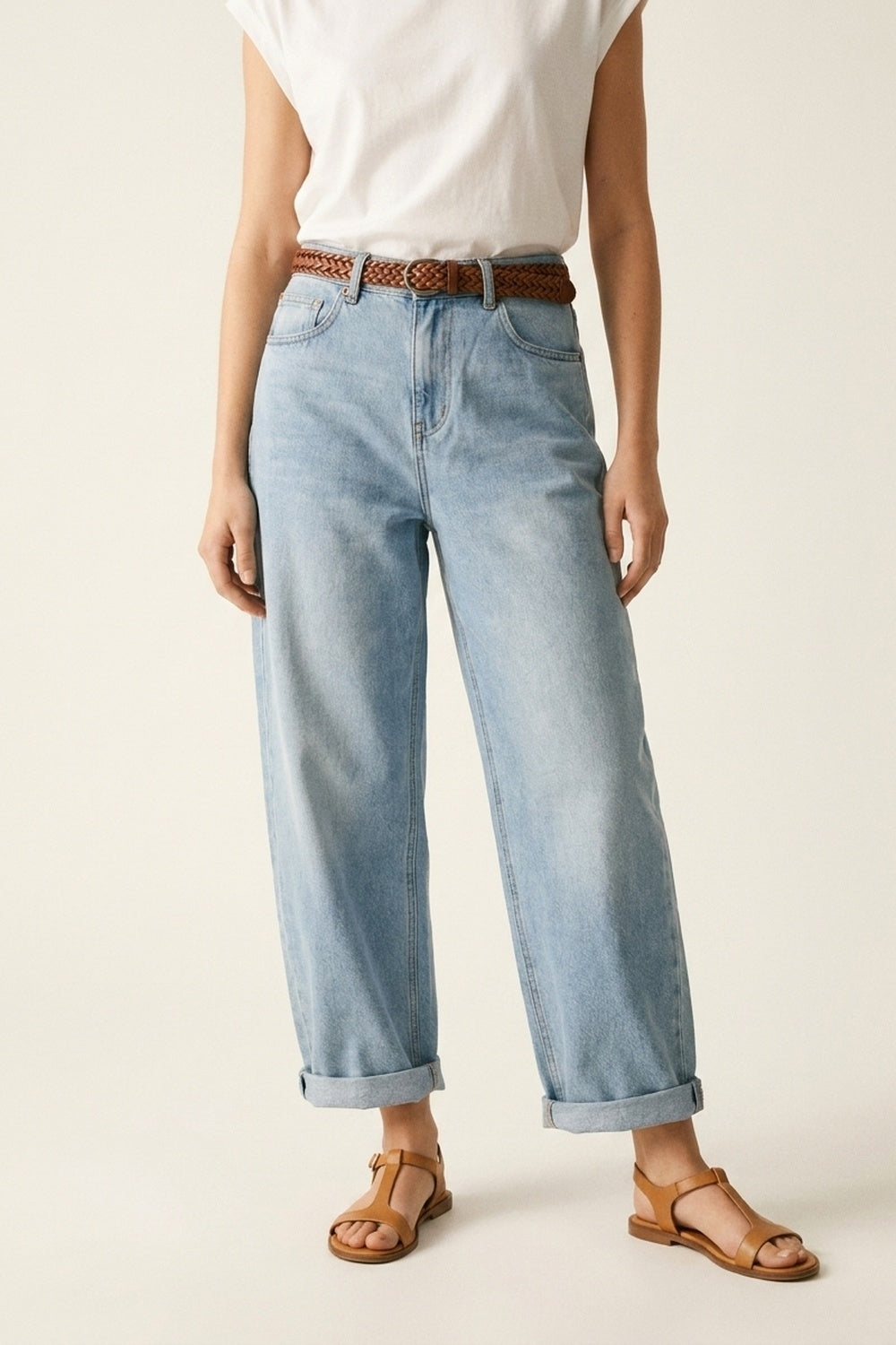 Jeans de Denim Azul Claro com Pernas Largas e Tecido Leve
