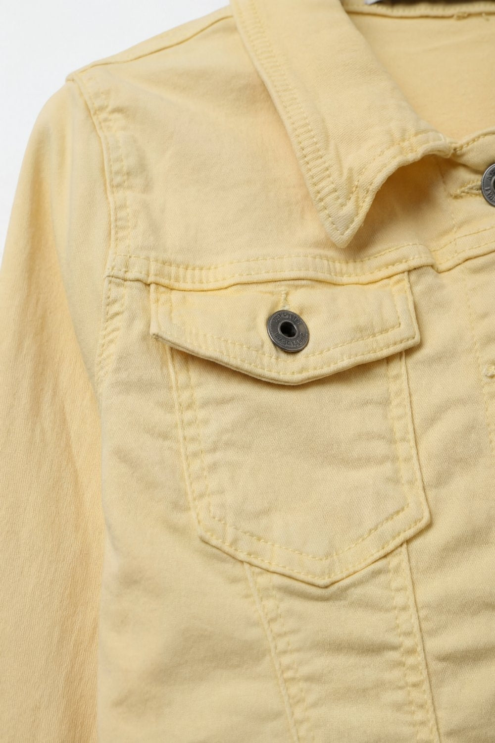 Jaqueta Jeans Amarelo Manteiga com Fecho de Botões na Frente