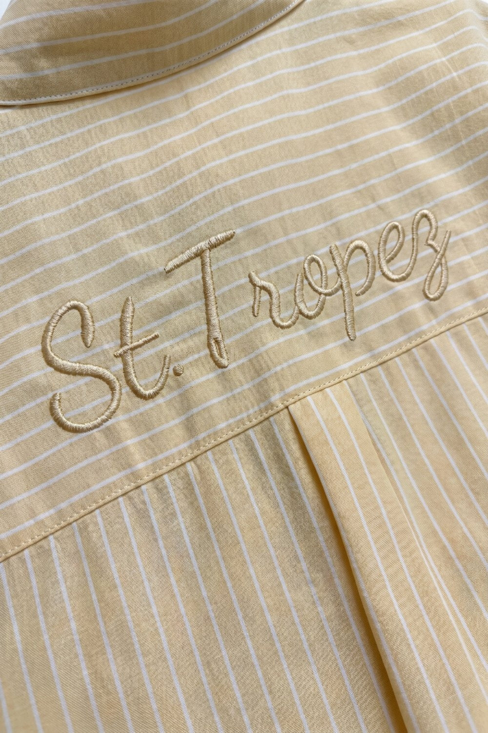 Camisa Amarela de Botões com Risca de Giz e Bordado St. Tropez