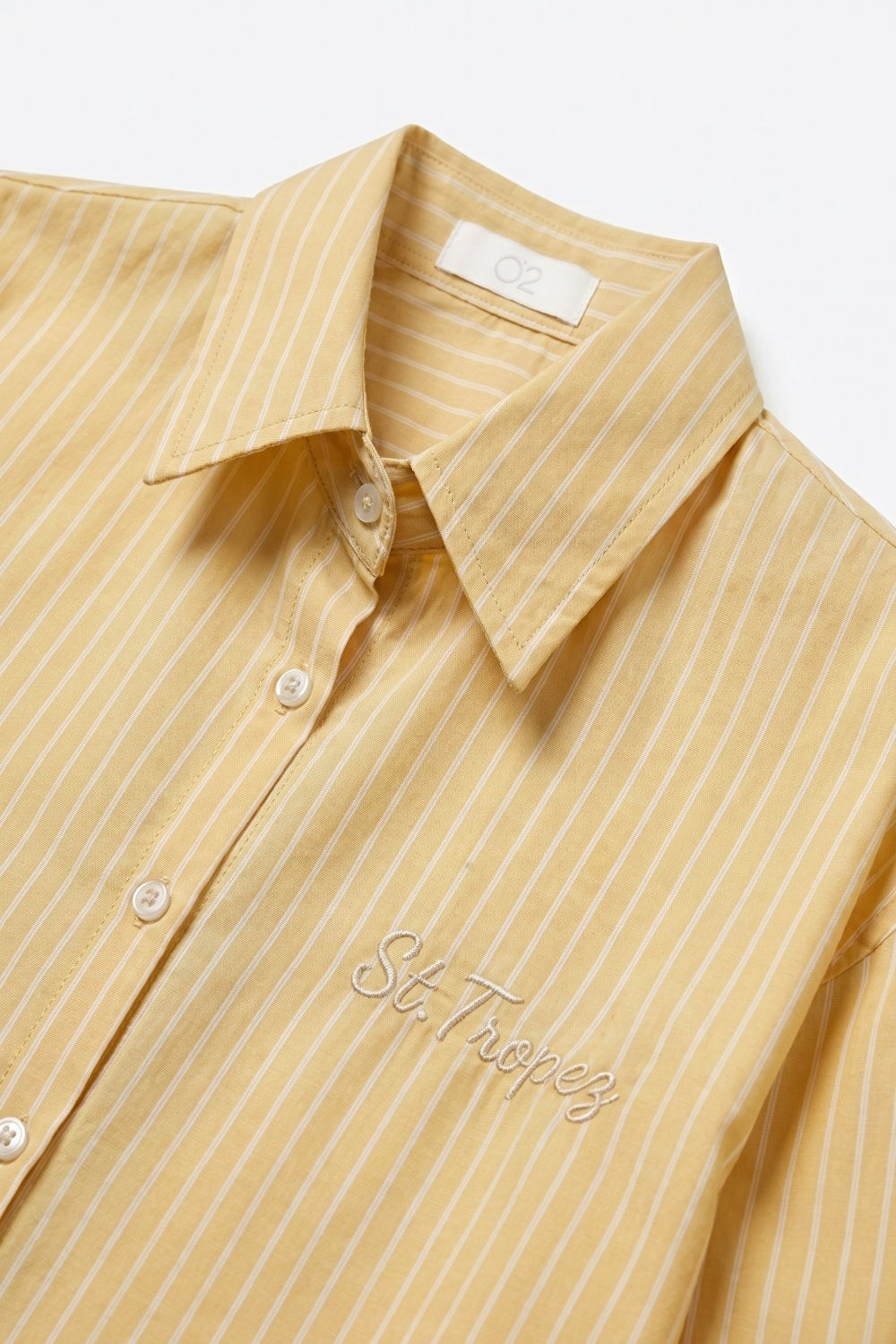 Camisa Amarela de Botões com Risca de Giz e Bordado St. Tropez
