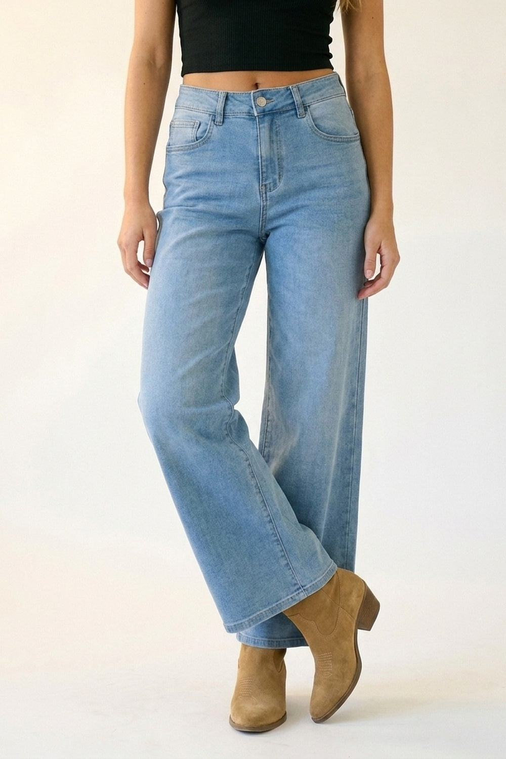 Jeans de ganga azul claro de perna larga com comprimento pelo tornozelo