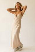 Vestido Maxi Slip de Cetim Bege com Alças Finas de Espaguete