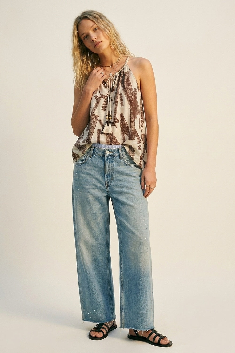 Top Halter Bege e Marrom com Estampa e Caimento Solto