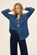Camisa Oversize de Denim Azul com Botões Dourados de Destaque