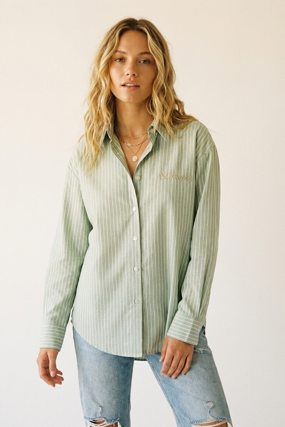 Camisa Listrada Verde Claro com logo bordado de St. Tropez