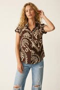 Camisa de Manga Curta com Estampa Tropical Marrom
