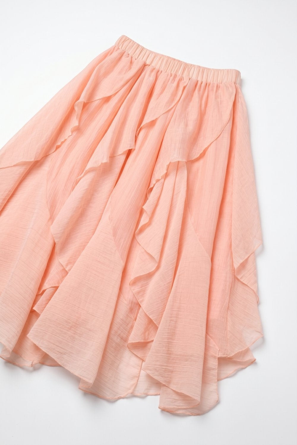 Saia midi assimétrica com folhos e camadas em tecido leve cor-de-rosa