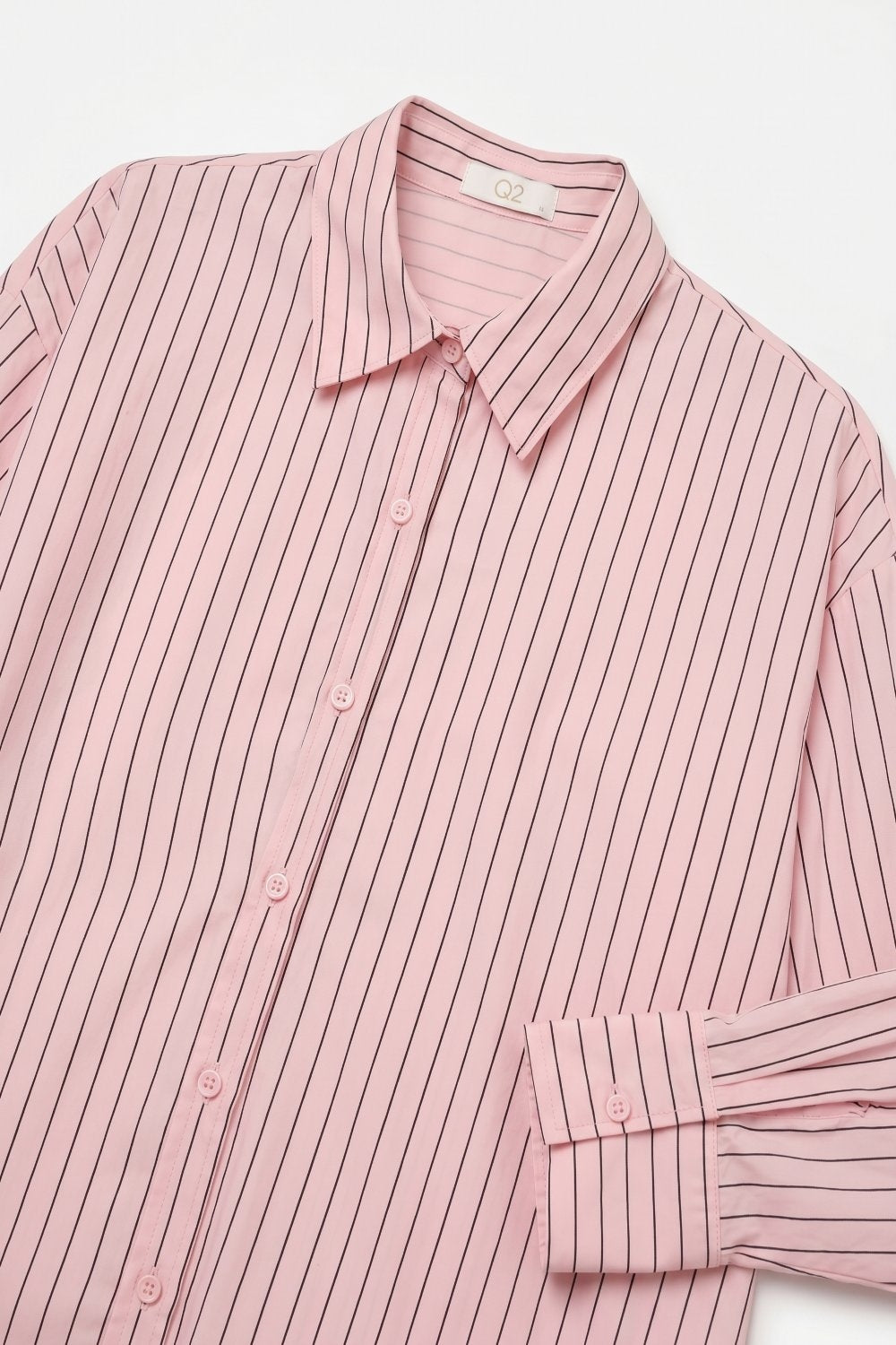 Camisa leve listrada em rosa claro