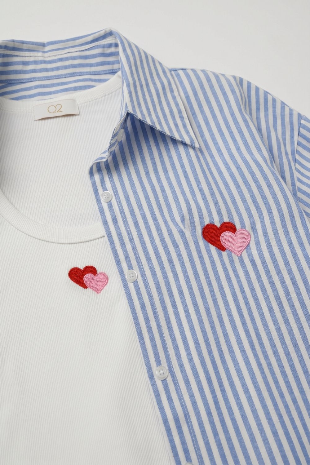 Conjunto de t-shirt e camisa de 2 peças com bordado de coração em algodão listrado azul