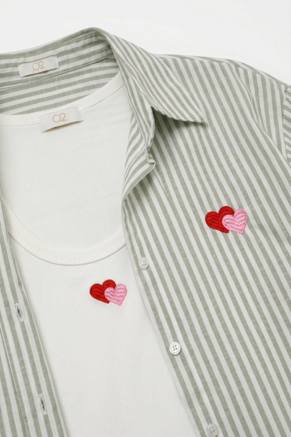 Conjunto de Camiseta e Camisa de Algodão com Listras Verdes e Coração Bordado 2 peças