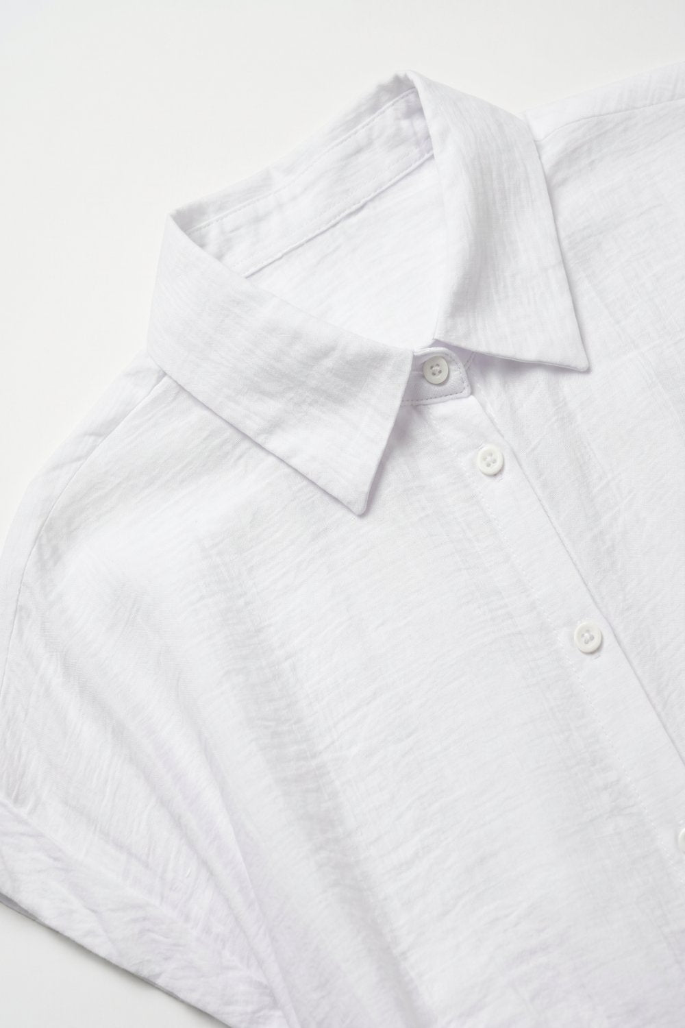 Camisa de Manga Curta Leve de Tecido Branco com Amarração Frontal