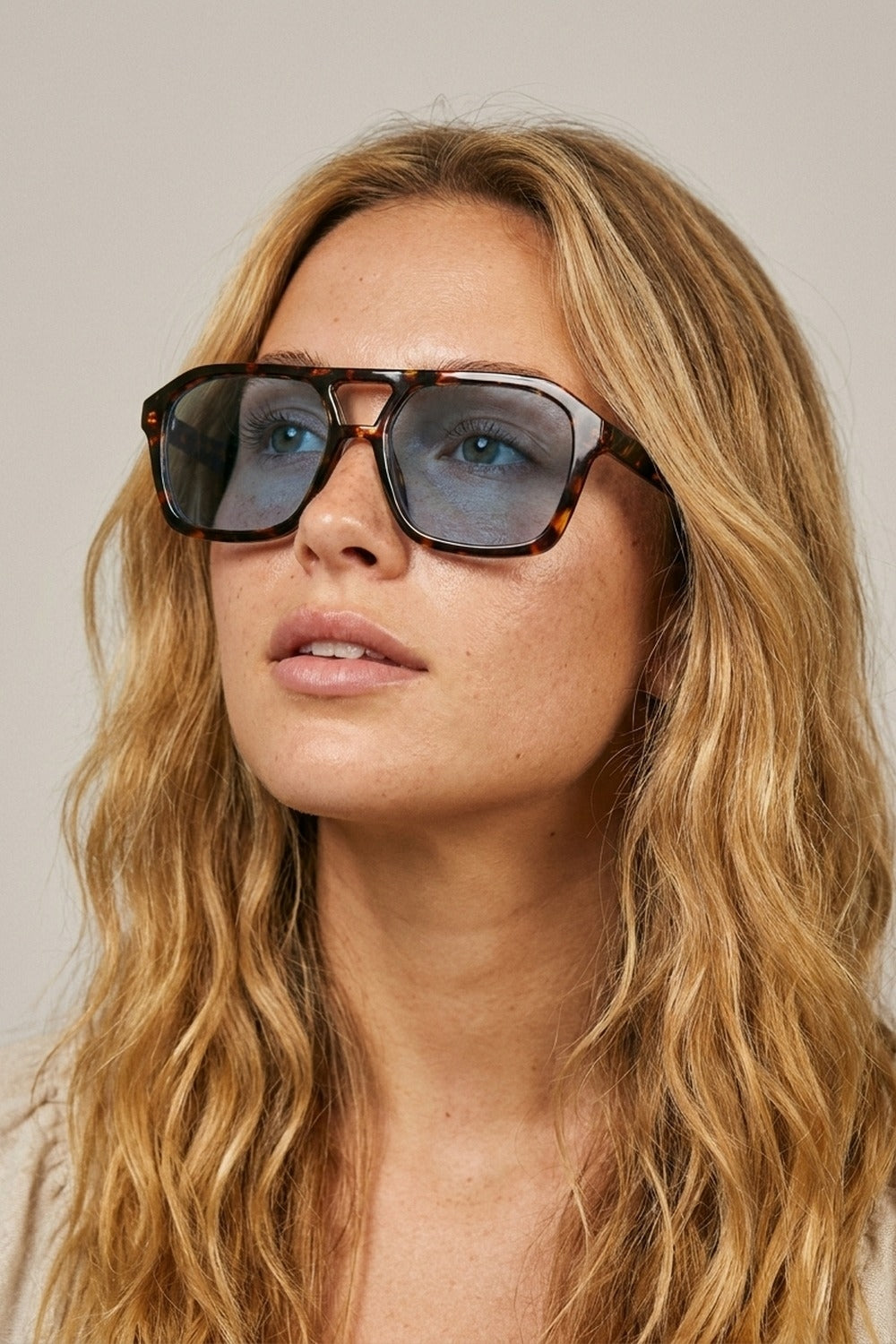 Óculos de Sol Aviador Marrom Tartaruga com Lentes Azuis