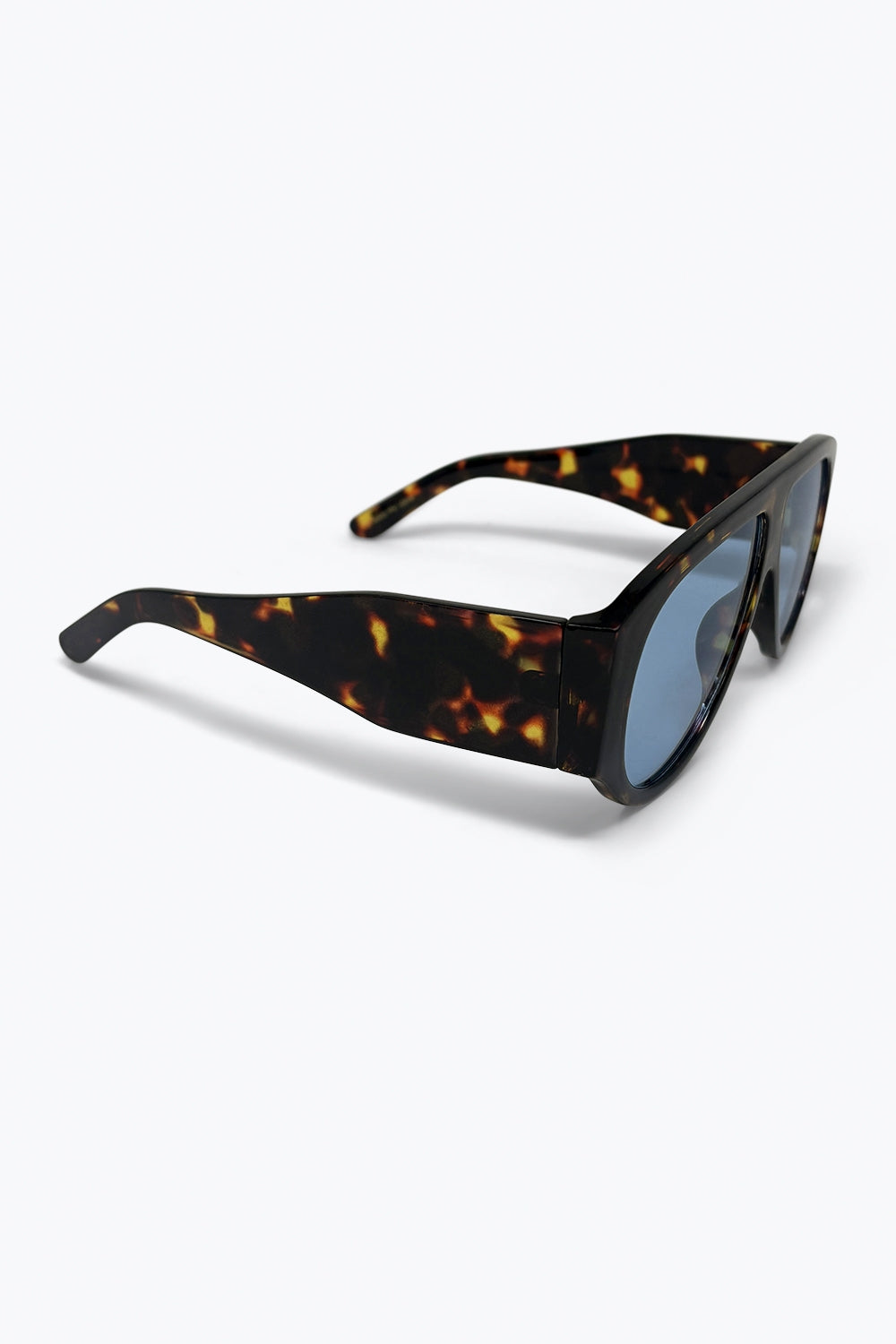 Óculos de Sol Aviador com Armação Tartaruga e Lentes Azuis