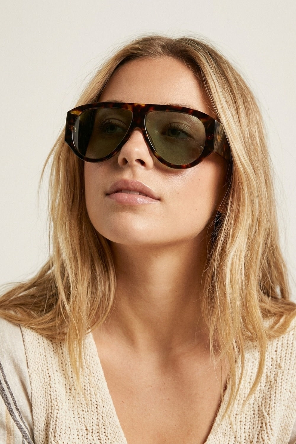 Óculos de Sol Tartaruga Oversized Shield com Lentes Verdes