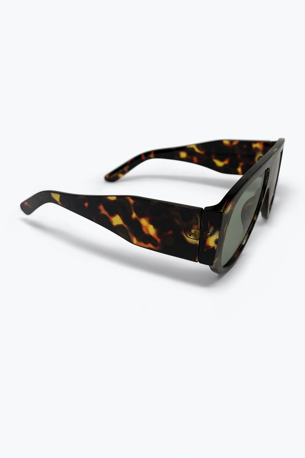 Óculos de Sol Tartaruga Oversized Shield com Lentes Verdes