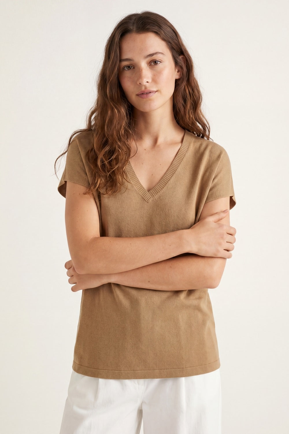 Camel Camisola de malha fina com decote em V e manga curta