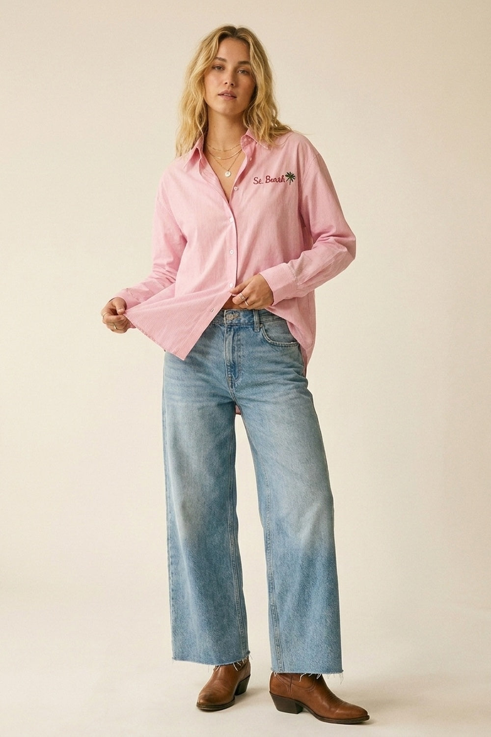 Camisa rosa com botões e listras com detalhe bordado St Barth