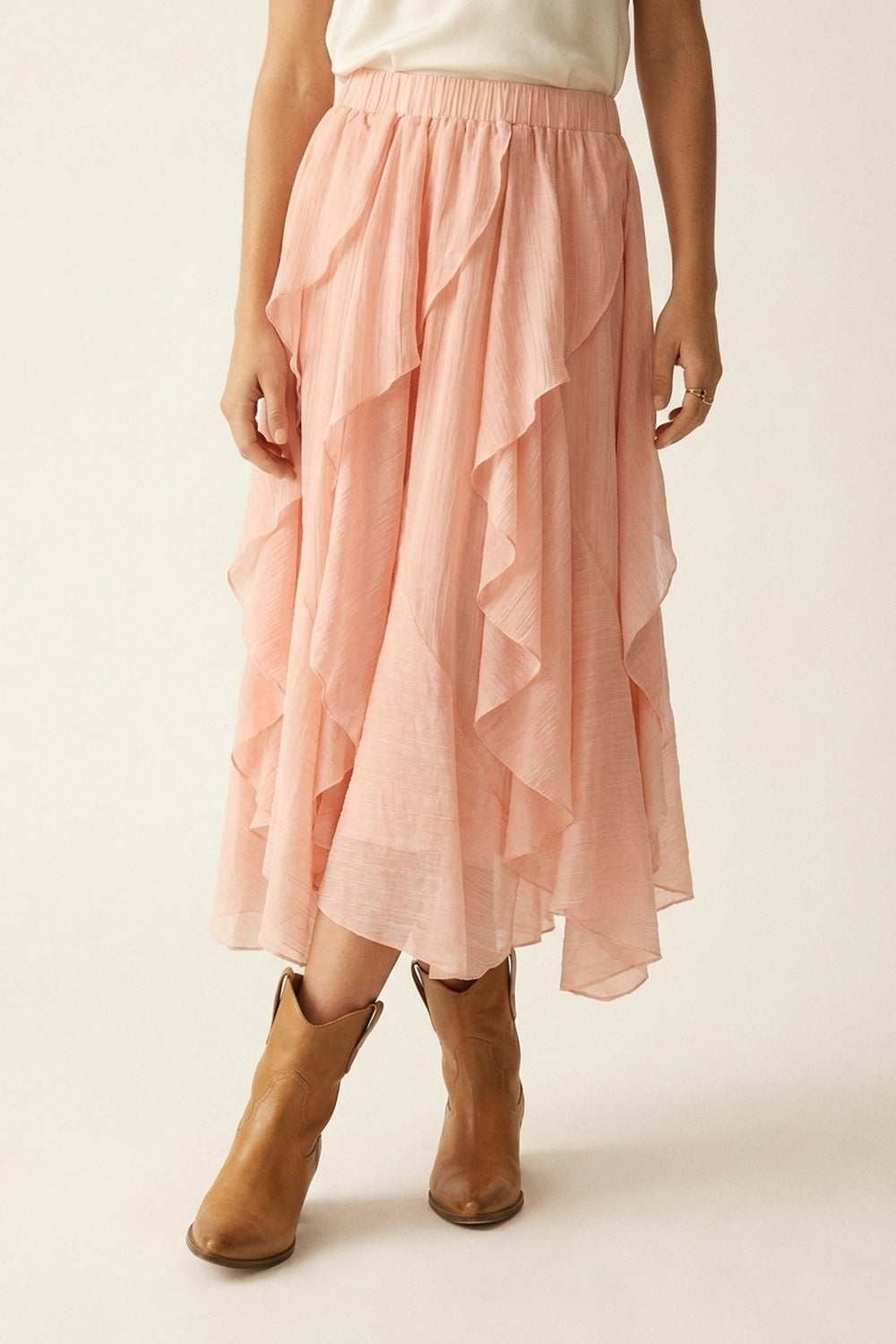 Saia midi assimétrica com folhos e camadas em tecido leve cor-de-rosa