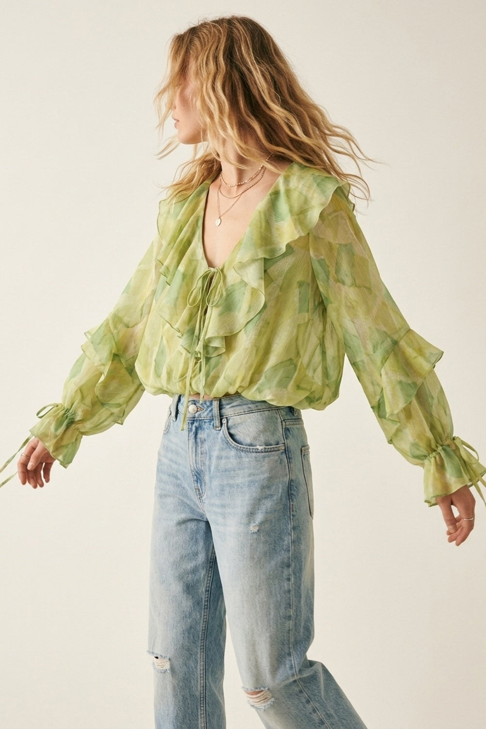 Blusa Transparente Verde Claro com Babados e Amarração Frontal