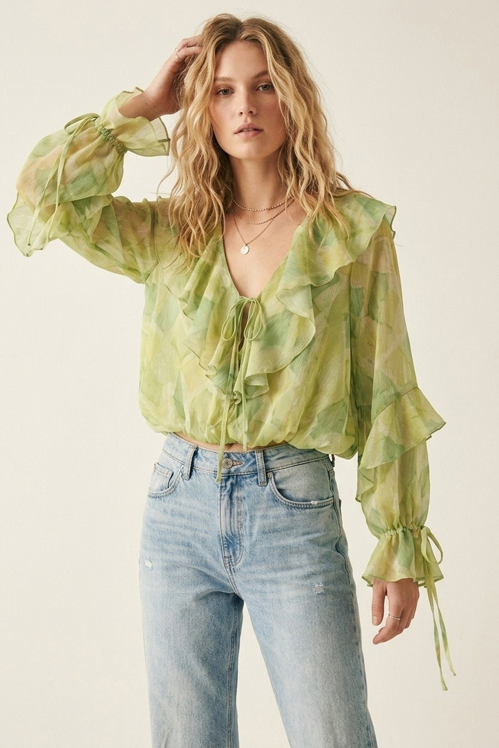 Blusa Transparente Verde Claro com Babados e Amarração Frontal