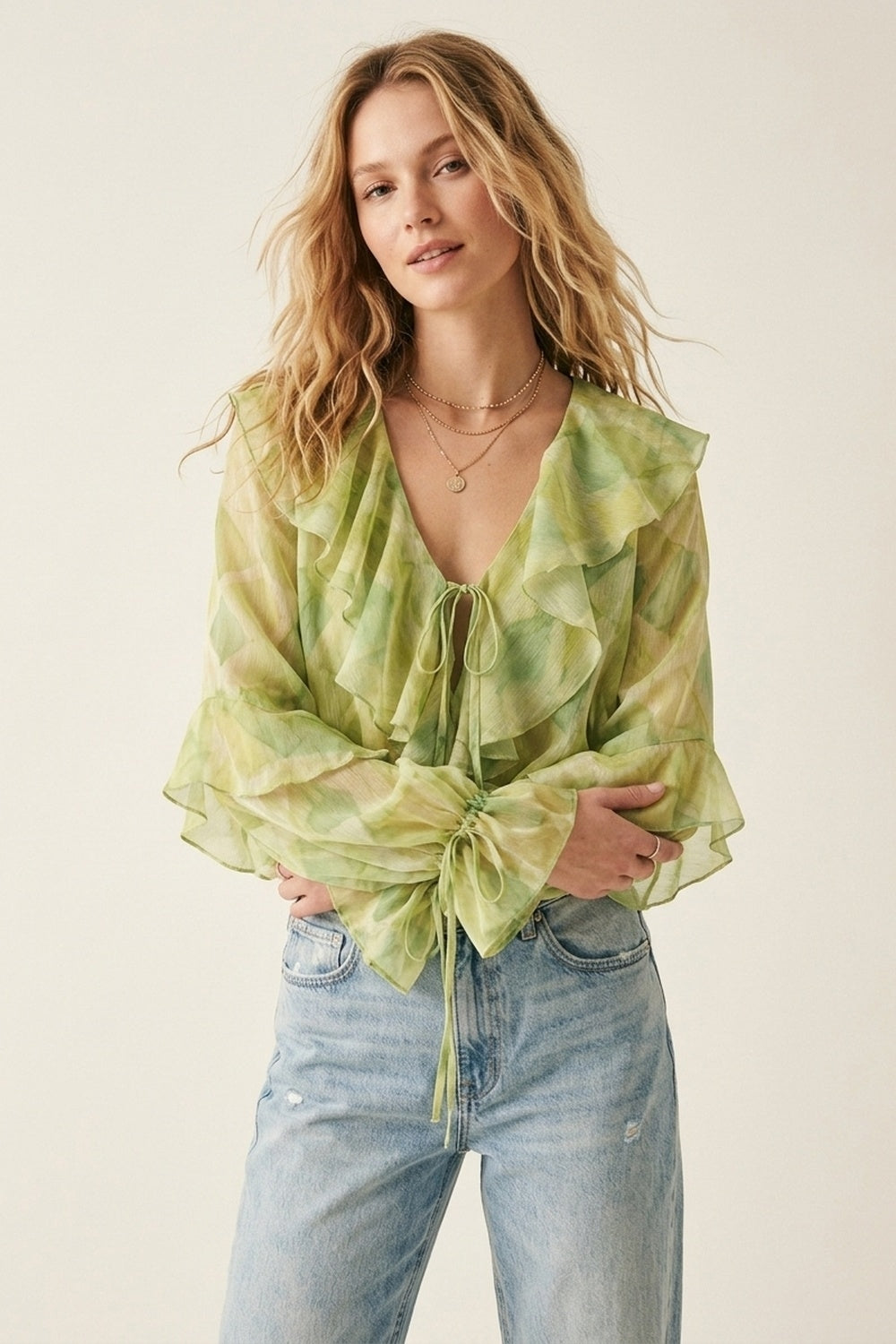 Blusa Transparente Verde Claro com Babados e Amarração Frontal