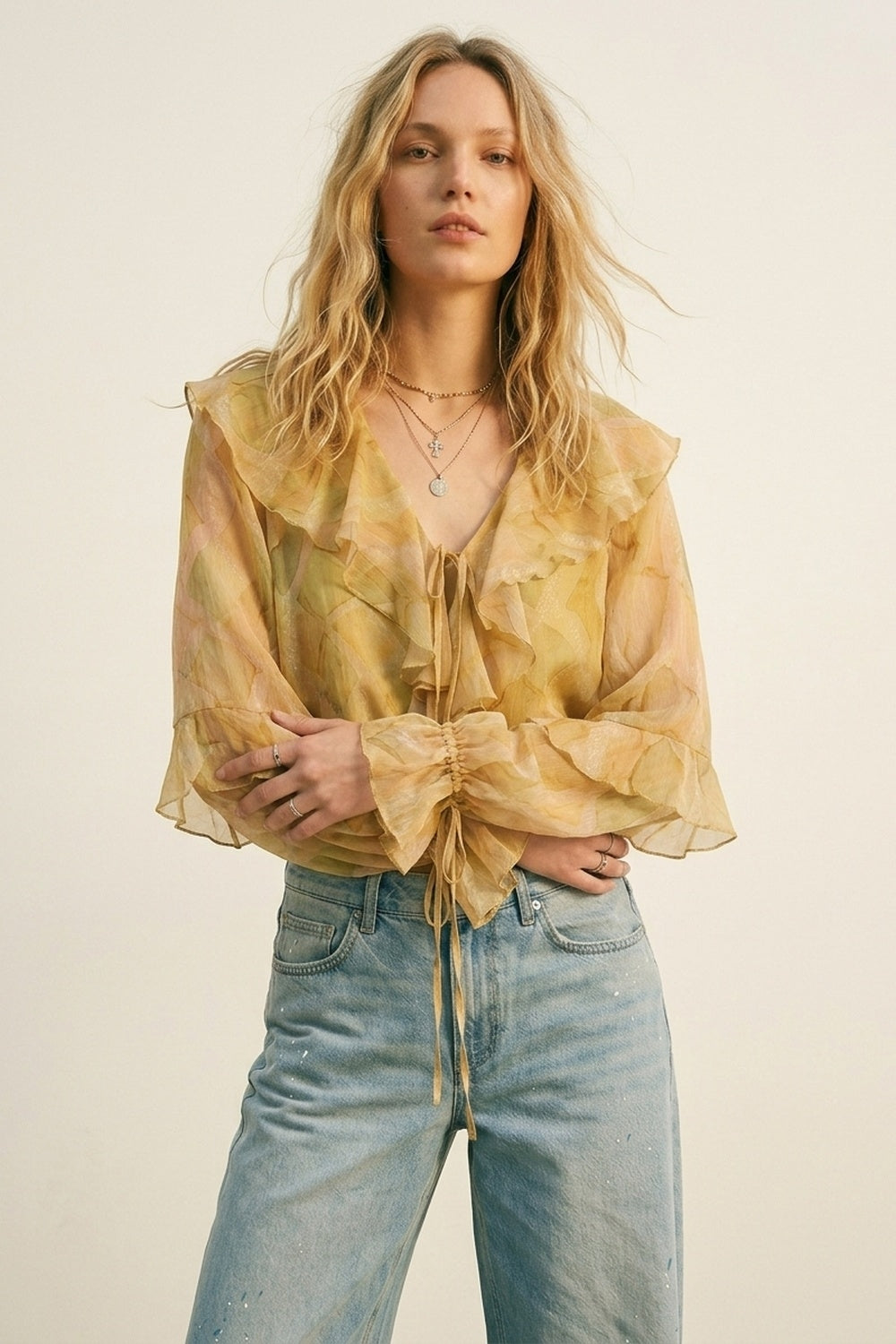 Blusa Transparente com Detalhe de Babado Mostarda e Amarração Frontal