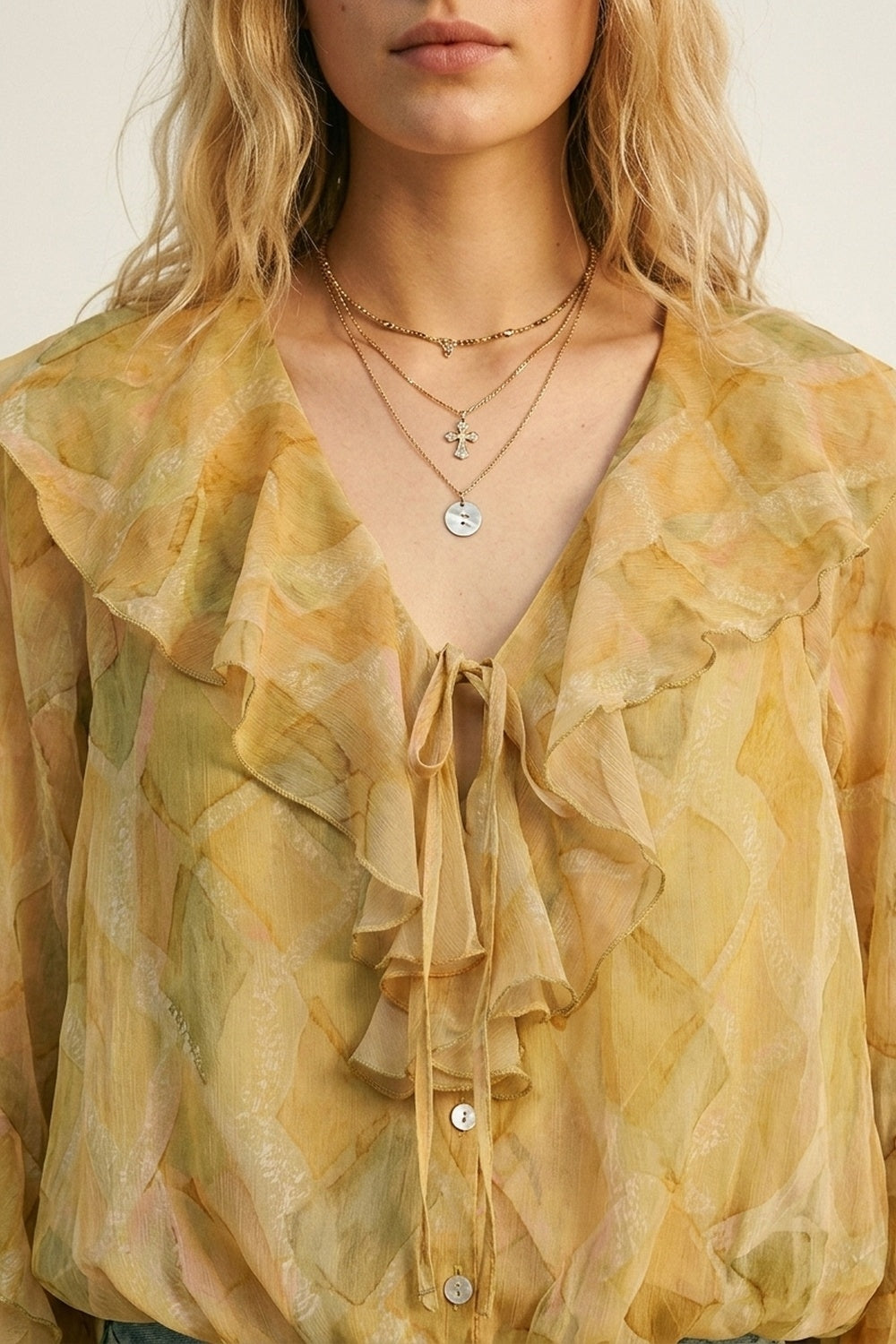 Blusa Transparente com Detalhe de Babado Mostarda e Amarração Frontal
