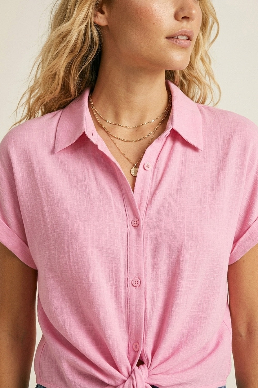 Camisa Rosa Leve de Tecido com Mangas Curtas e Amarração Frontal