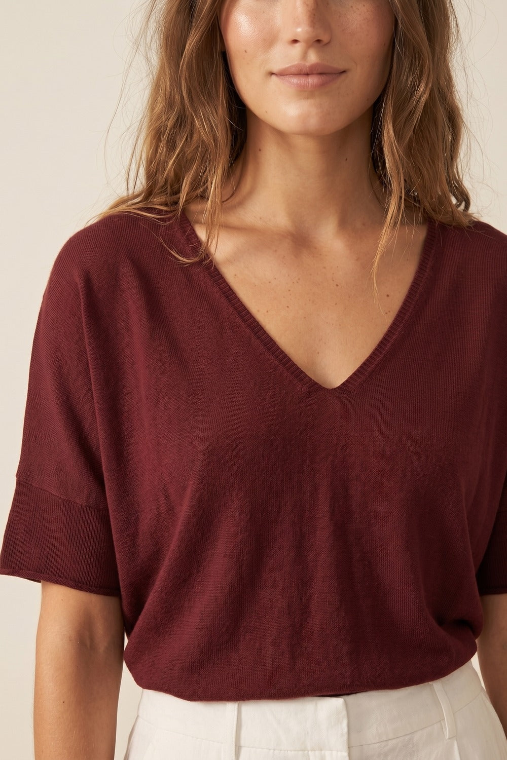 Borgonha Relaxed V-Neck Short Sleeve Knit Top