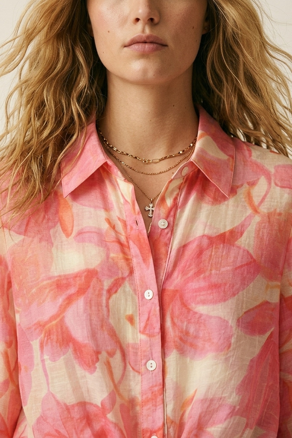 Camisa com botões de manga comprida com estampado floral cor-de-rosa