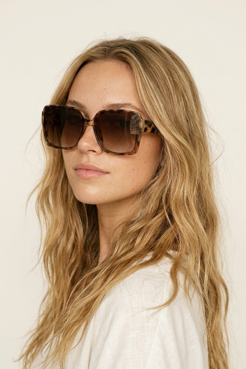 Óculos de Sol com Armação Quadrada Oversize de Acetato Tartaruga Multicolorido
