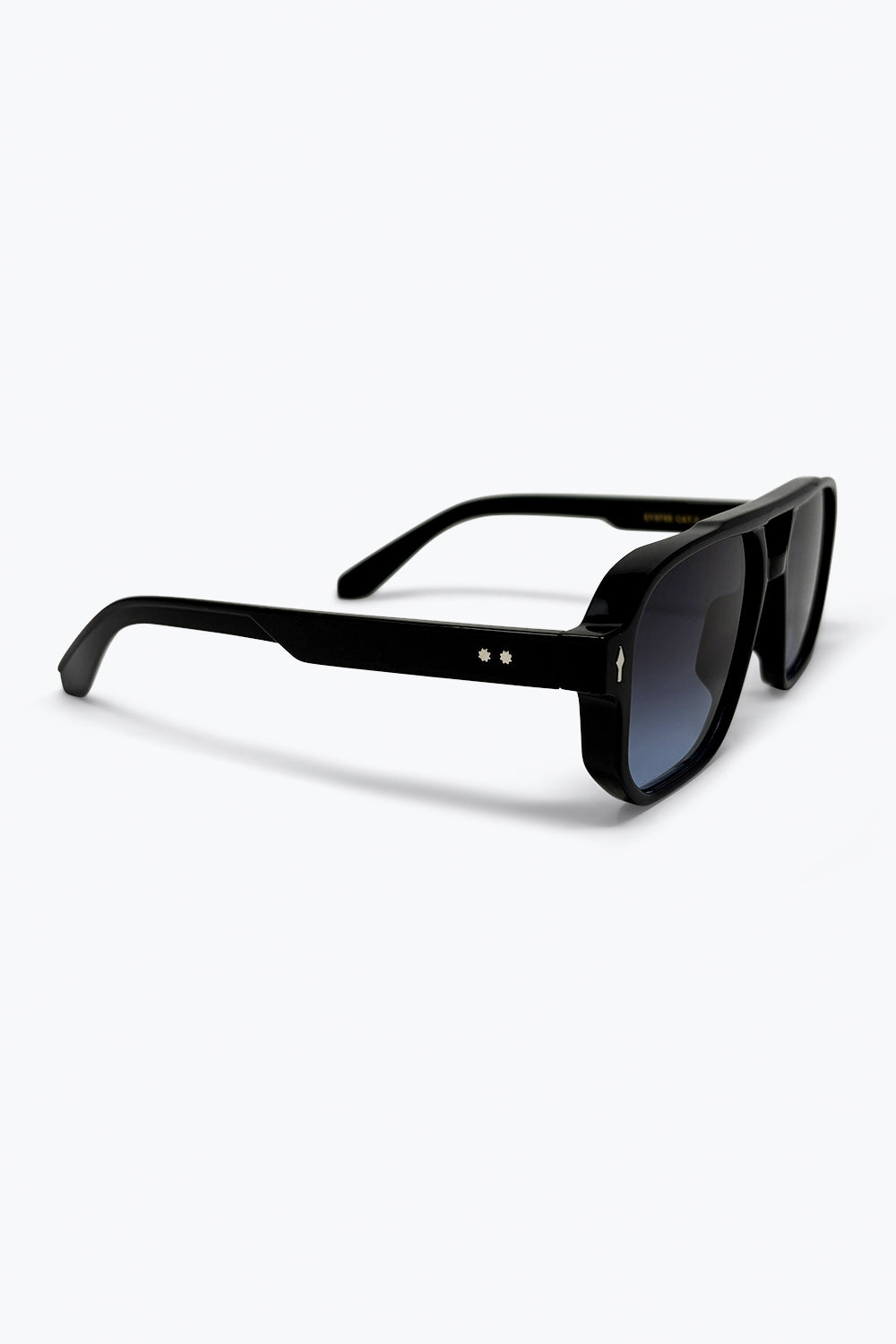 Óculos de Sol Oversized com Armação Geométrica e Lentes Pretas em Degradê