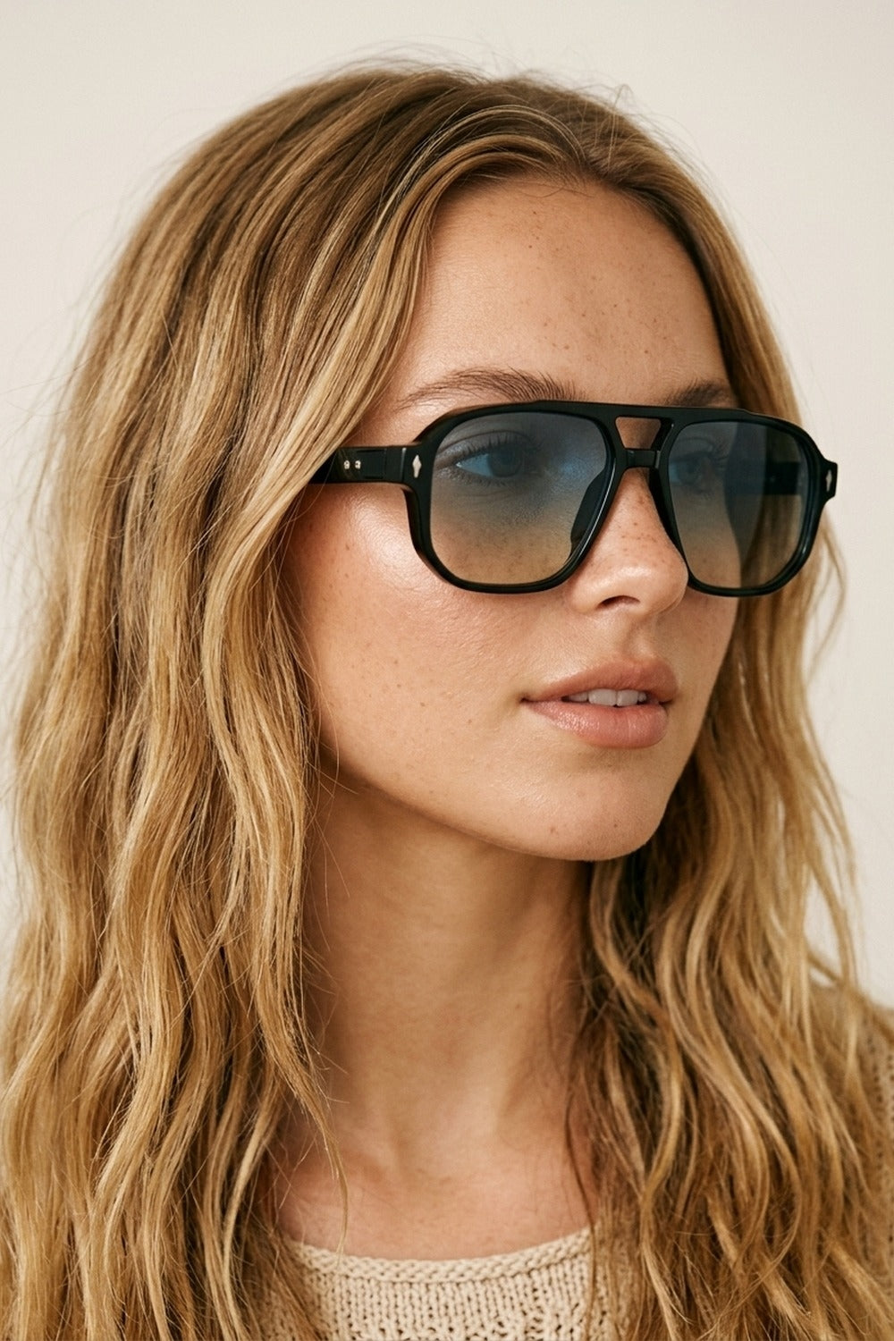Óculos de Sol com Lentes em Degradê Preto e Armação Quadrada Oversized
