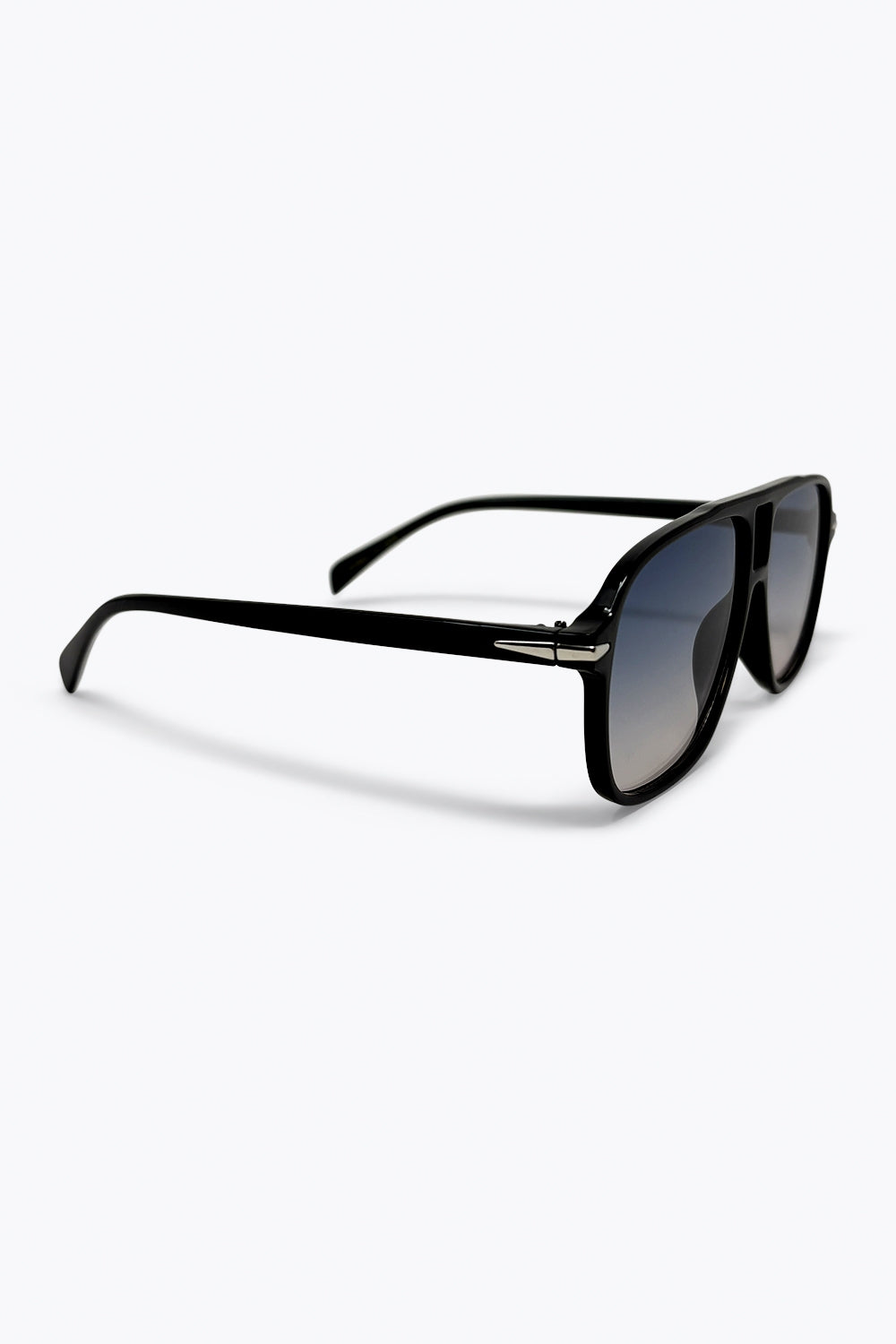 Óculos de Sol Aviador Oversize com Lentes Gradientes Pretas e Ponte Dupla