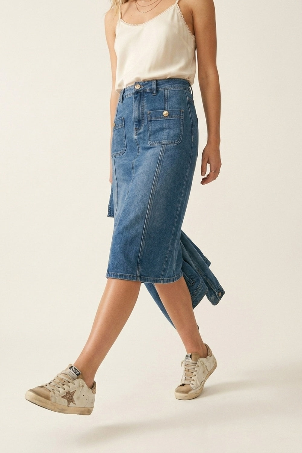 Saia Midi Jeans Lavagem Média com Bolsos Frontais Aplicados