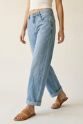 Jeans Stretch de Perna Reta com Lavagem Clara e Barra Dobrada