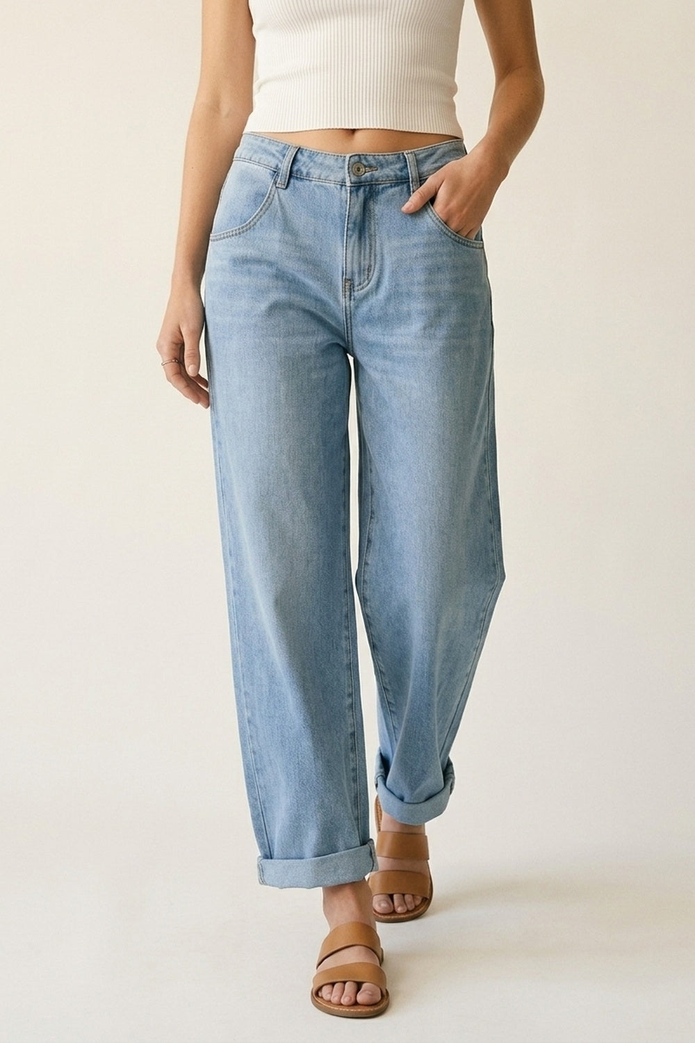 Jeans Stretch de Perna Reta com Lavagem Clara e Barra Dobrada