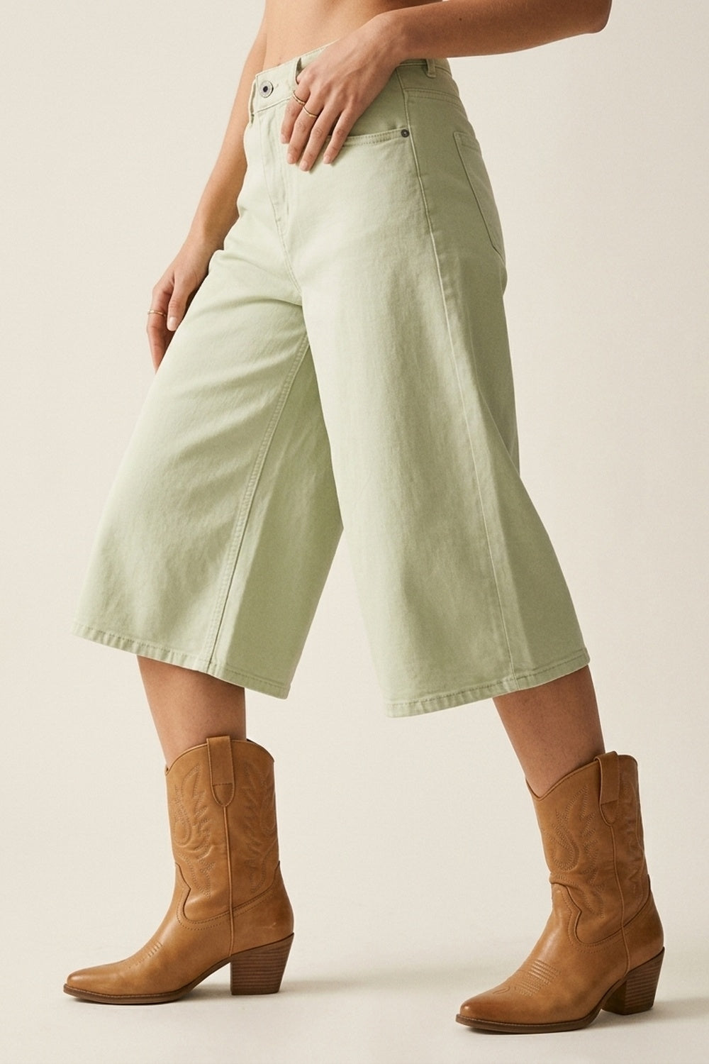 Bermuda de sarja stretch em Verde Menta