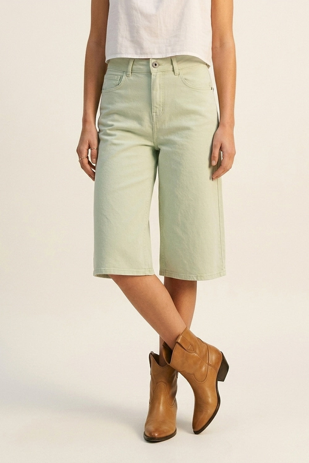 Bermuda de sarja stretch em Verde Menta