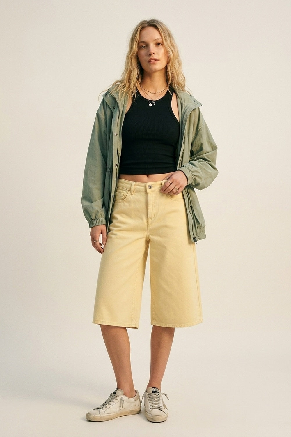 Bermuda de sarja stretch em Amarelo Manteiga